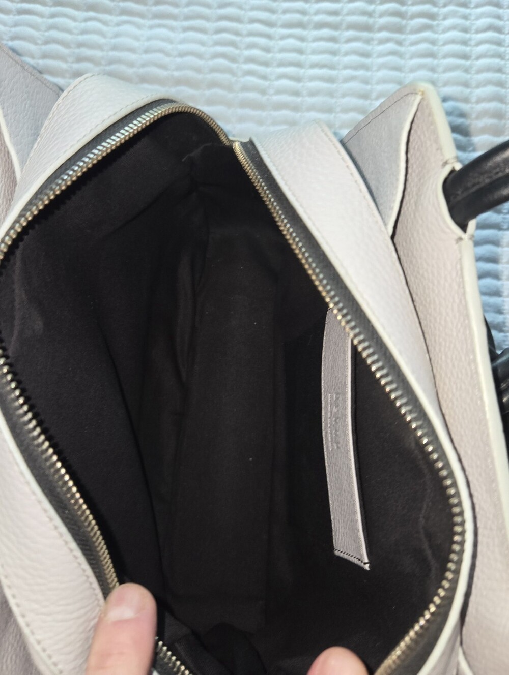 Behno Light Gray Leather Tote with Black Rope Handles - Picture 5 of 6